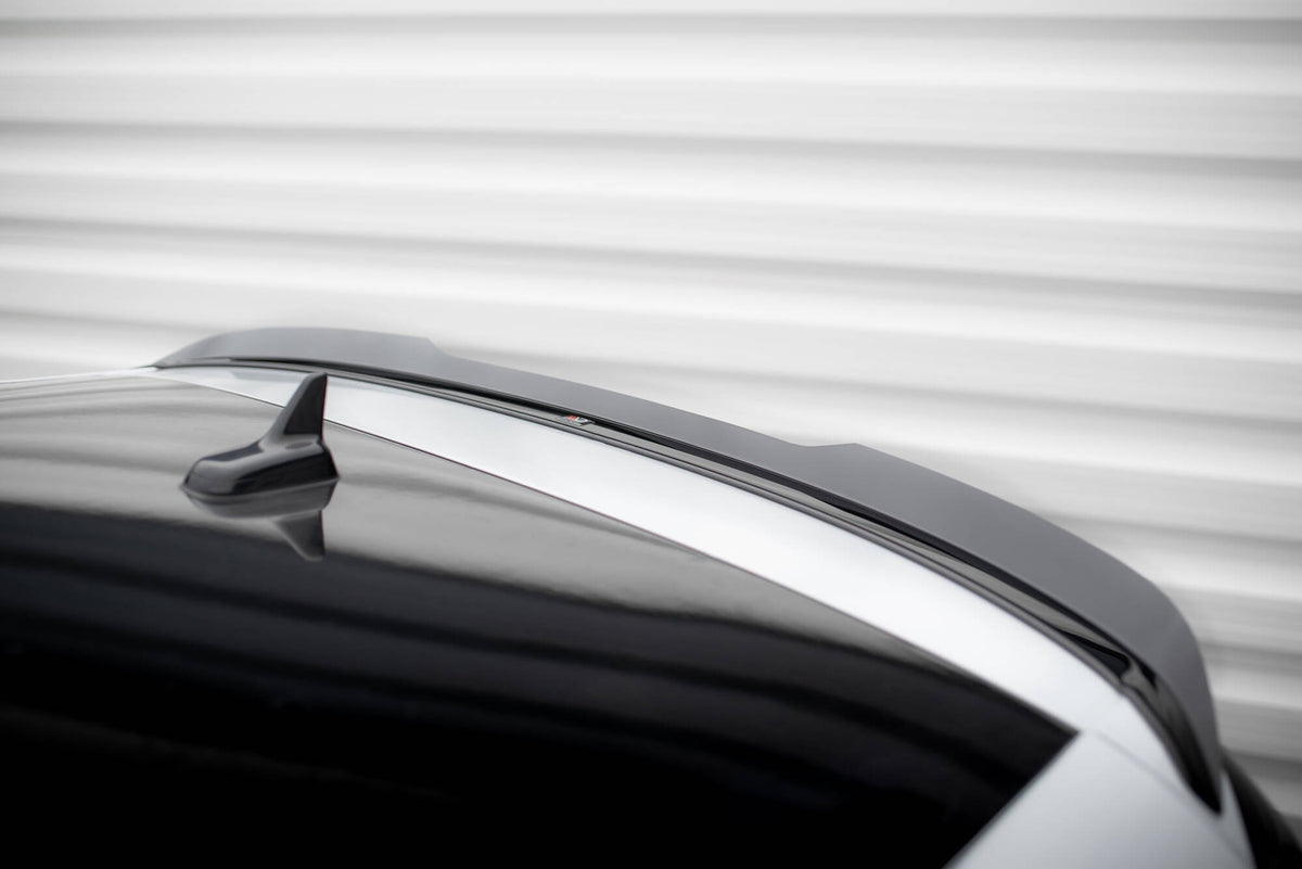 Nærbilde av spoiler cap for Skoda Kodiaq i strukturert svart finish