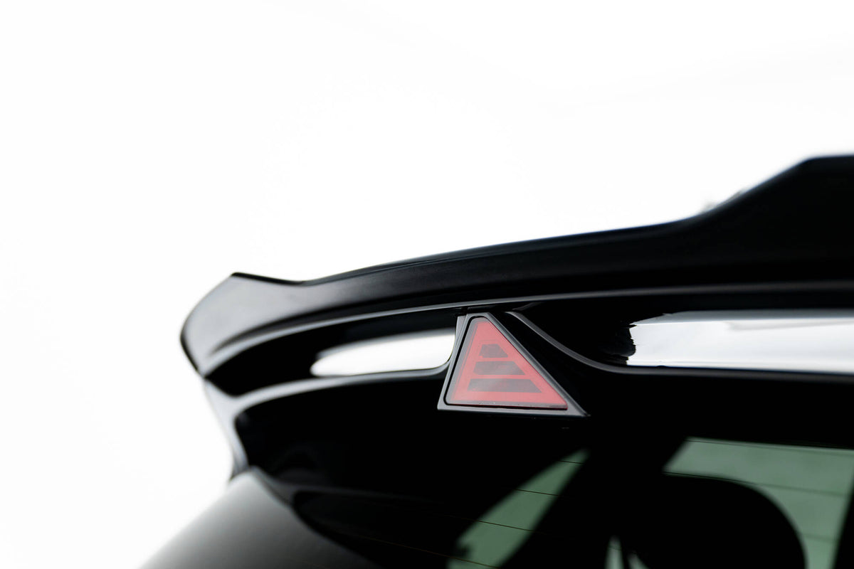 Nærbilde av spoiler cap V.2 for Hyundai I30 N med sort overflate
