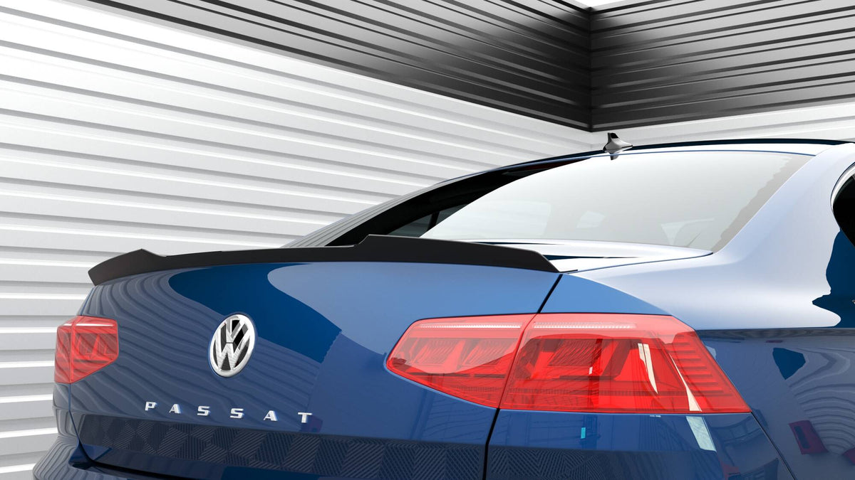 Maxton spoiler cap montert på hekken til Volkswagen Passat Sedan MK8 i skrå vinkel