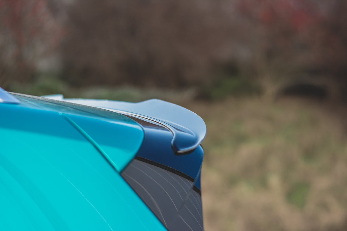 Spoiler cap for VW T-Cross vist fra skrå vinkel bakfra
