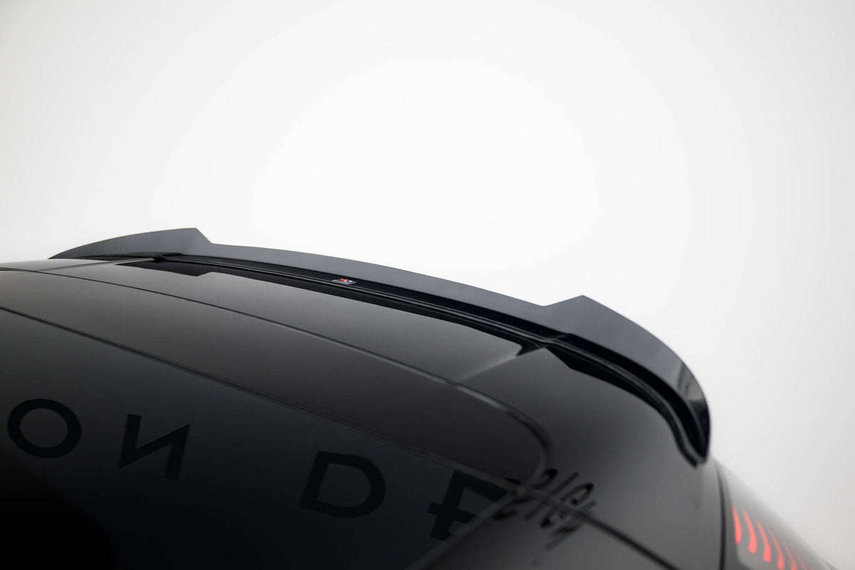 Nærbilde av spoiler cap for Volvo EX30 MK1 med blank svart overflate