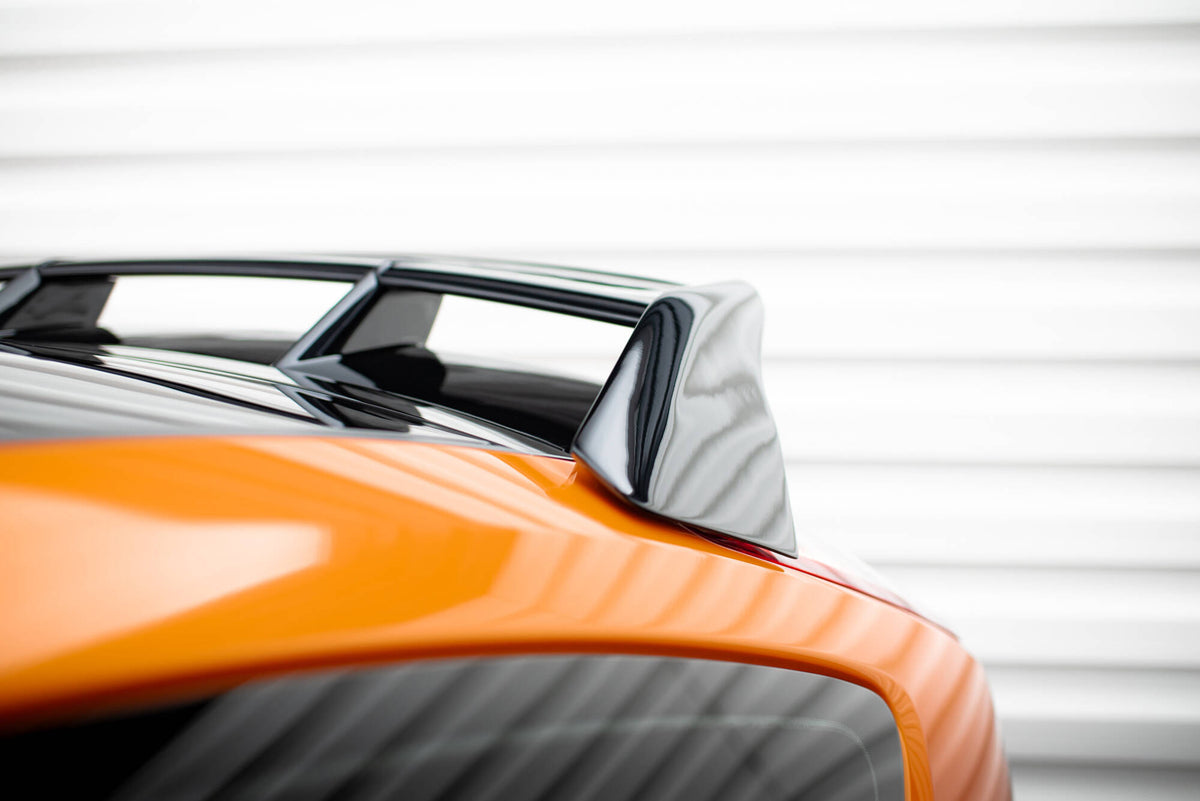 Maxton Design RS-takspoiler for Ford Focus MK2 vist fra skrå vinkel