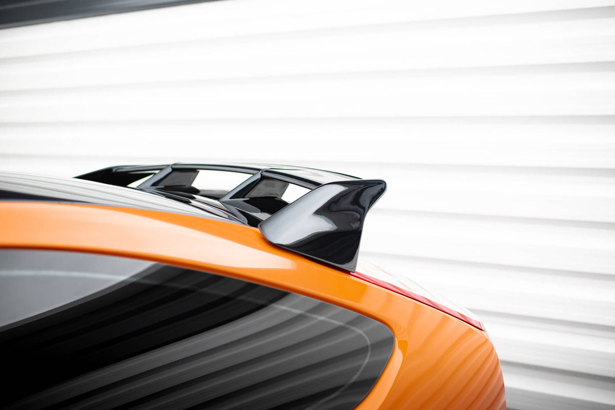 RS Look-spoiler til Ford Focus MK2 FL fra siden med synlig bremsely-utsparing