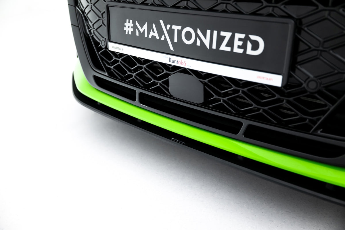 Detaljbilde av matt sort frontsplitter til Audi RS3 8Y Facelift