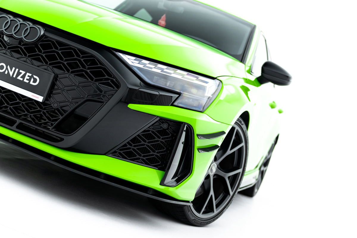 Frontsplitter Audi RS3 8Y Facelift montert på bilen