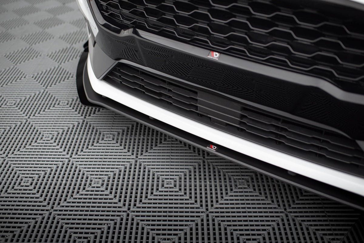 Detaljbilde av fresede kanter på Maxton frontsplitter til Fiesta Mk8