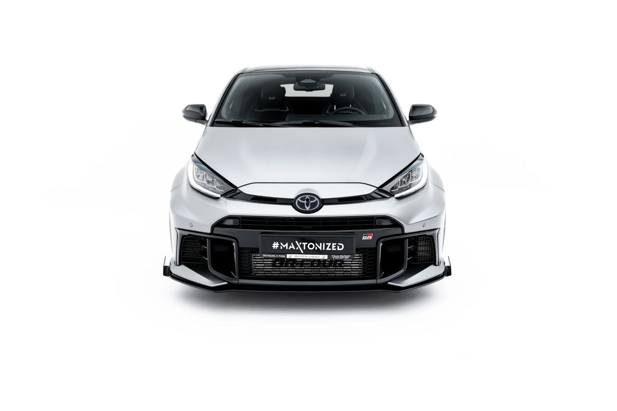 Frontsplitter med flaps montert på Toyota GR Yaris Mk4 Facelift sett forfra