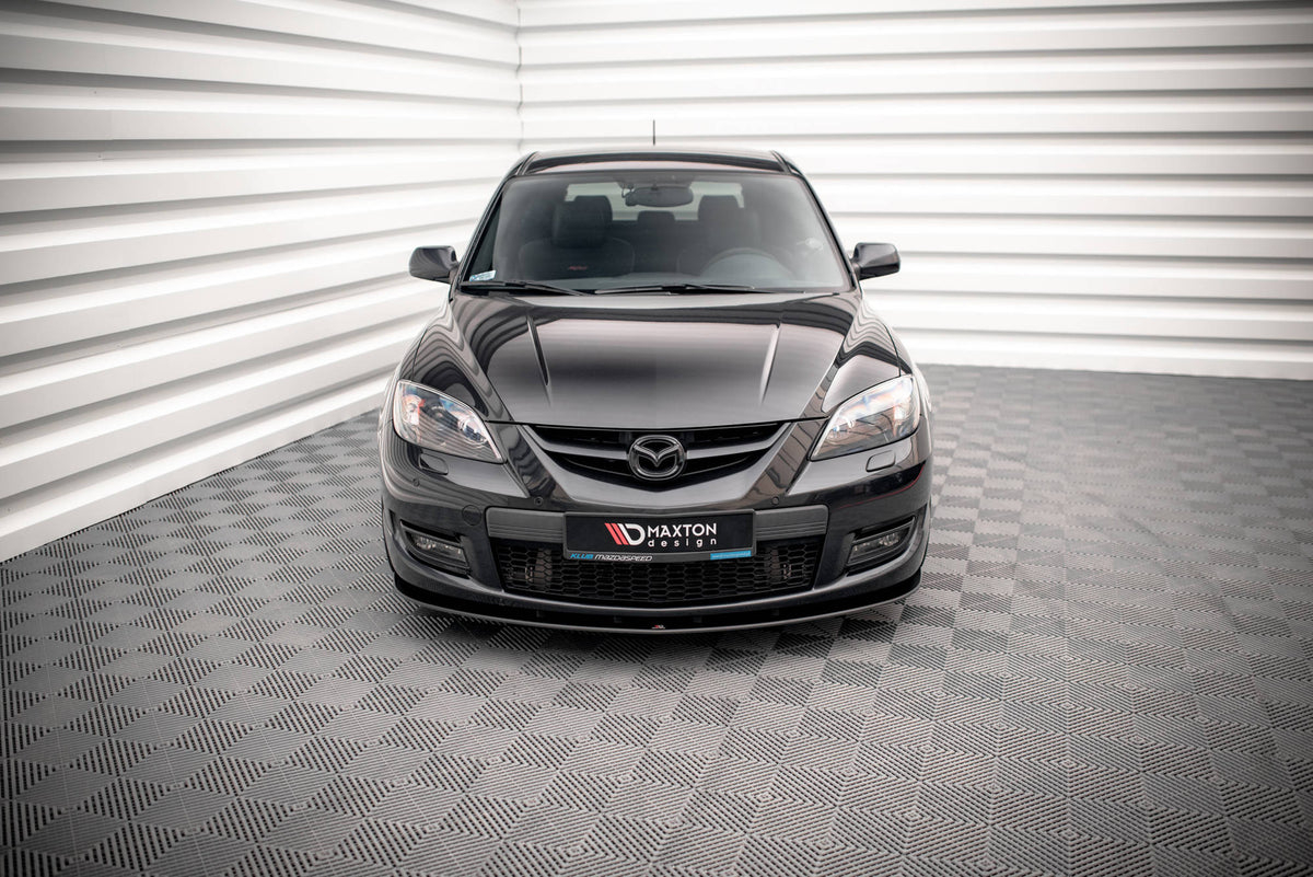 Frontleppe montert på Mazda 3 MPS MK1 vist i skrå vinkel