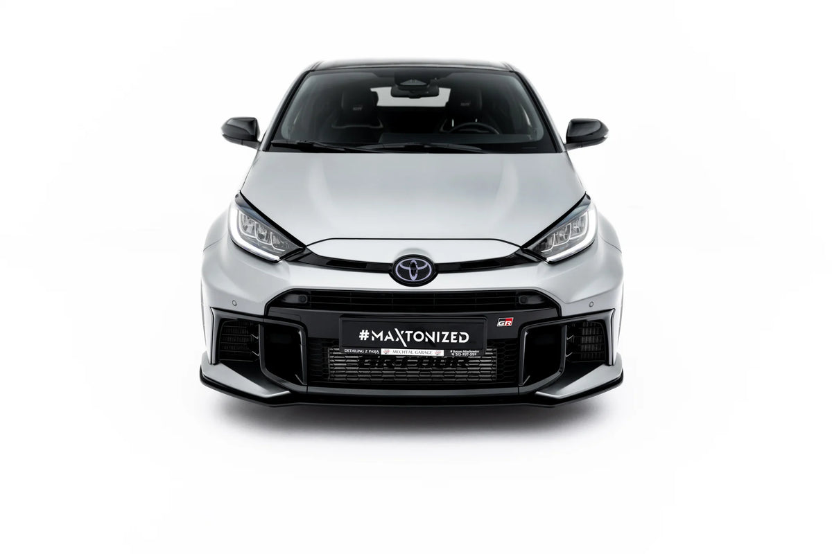Street Pro frontsplitter montert på Toyota GR Yaris Mk4 Facelift