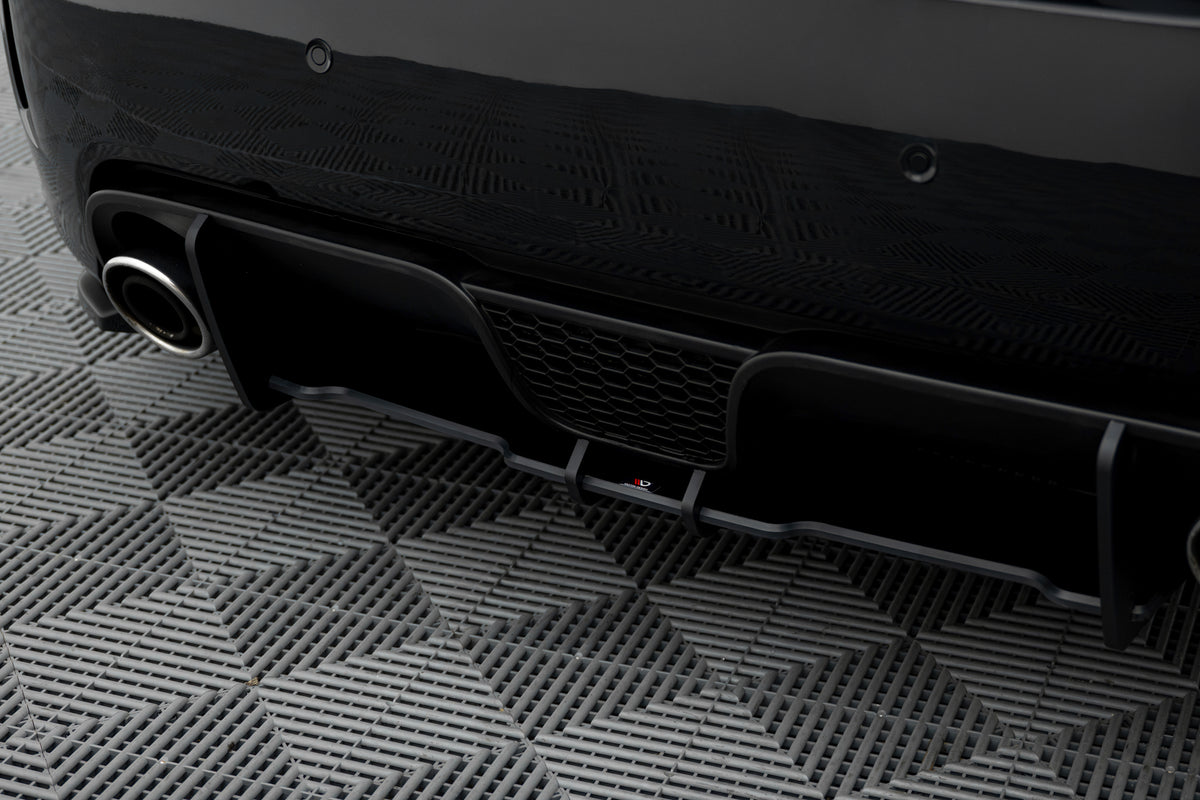 Street Pro diffuser for Abarth 500, nærbilde av overflatetekstur i sort