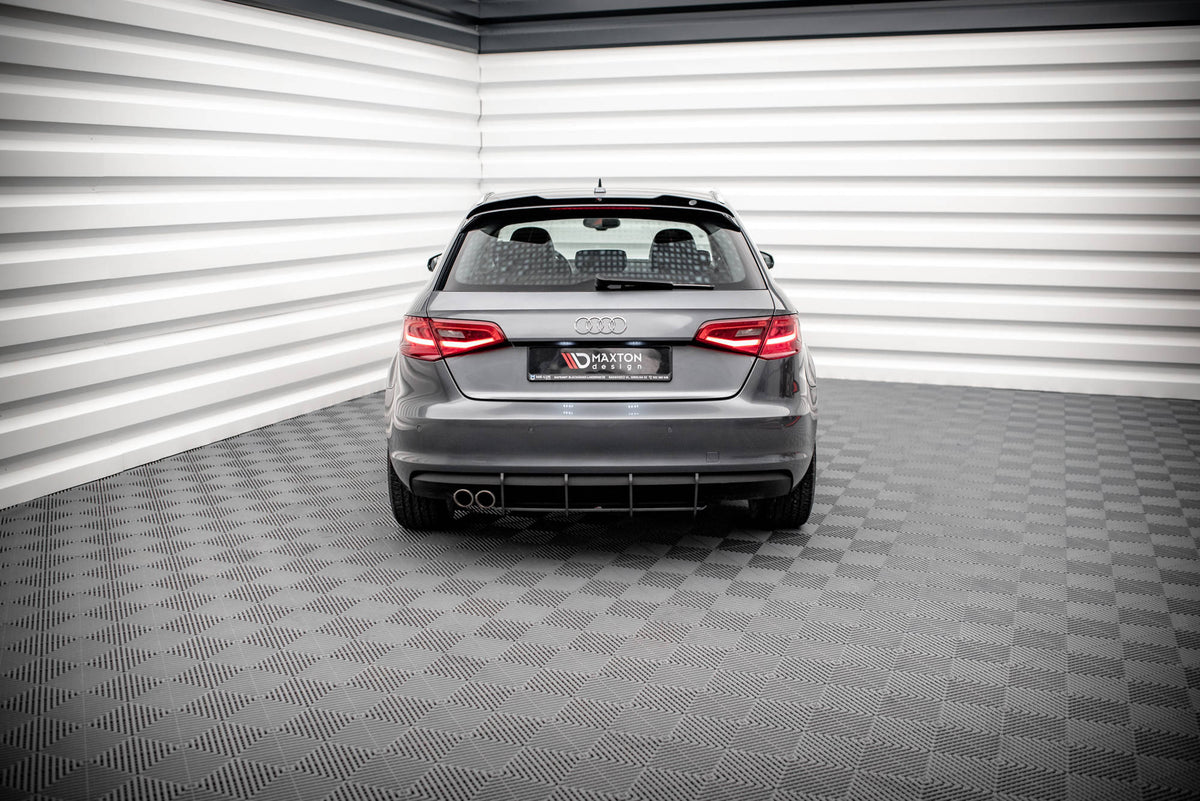 Bakdiffusor Maxton Street Pro montert på Audi A3 8V Sportback i skrå vinkel