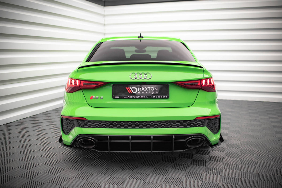 Diffuser til Audi RS3 Sedan 8Y montert under bakstøtfanger i sort finish