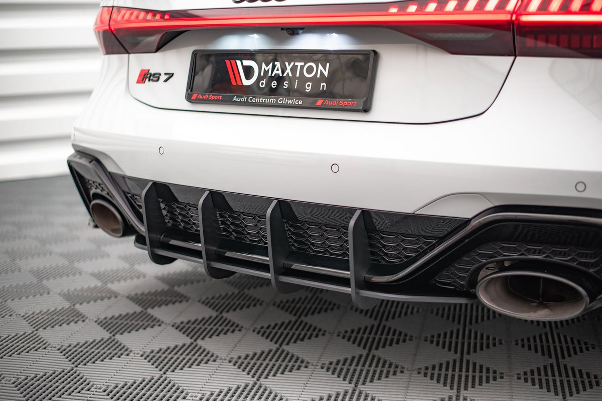 Maxton Design diffuser til Audi RS6 C8 i sort tekstur, nærbilde av overflaten