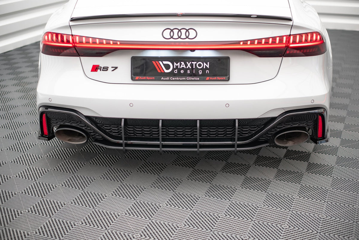 Bakdiffusor Street Pro for Audi RS7 C8 montert på bil, sett bakfra