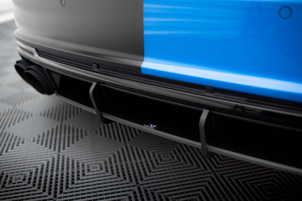 Maxton Design bakdiffusor for Audi TT S 8S vist fra skrå vinkel