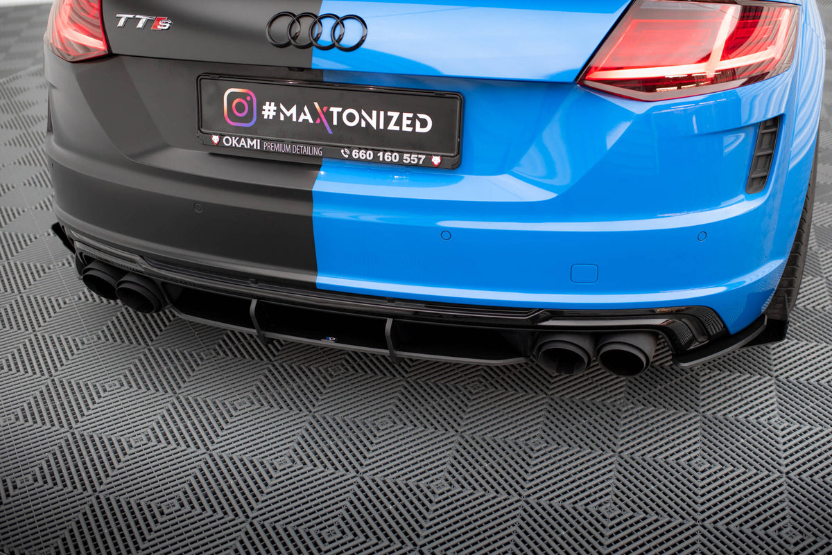 Bakdiffusor i strukturert svart overflate for Audi TT S 8S sett ovenfra
