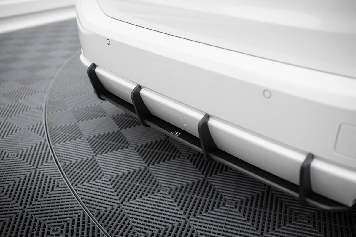 Nærbilde av Street Pro sentral bakdiffusor i ABS-plast for BMW G20