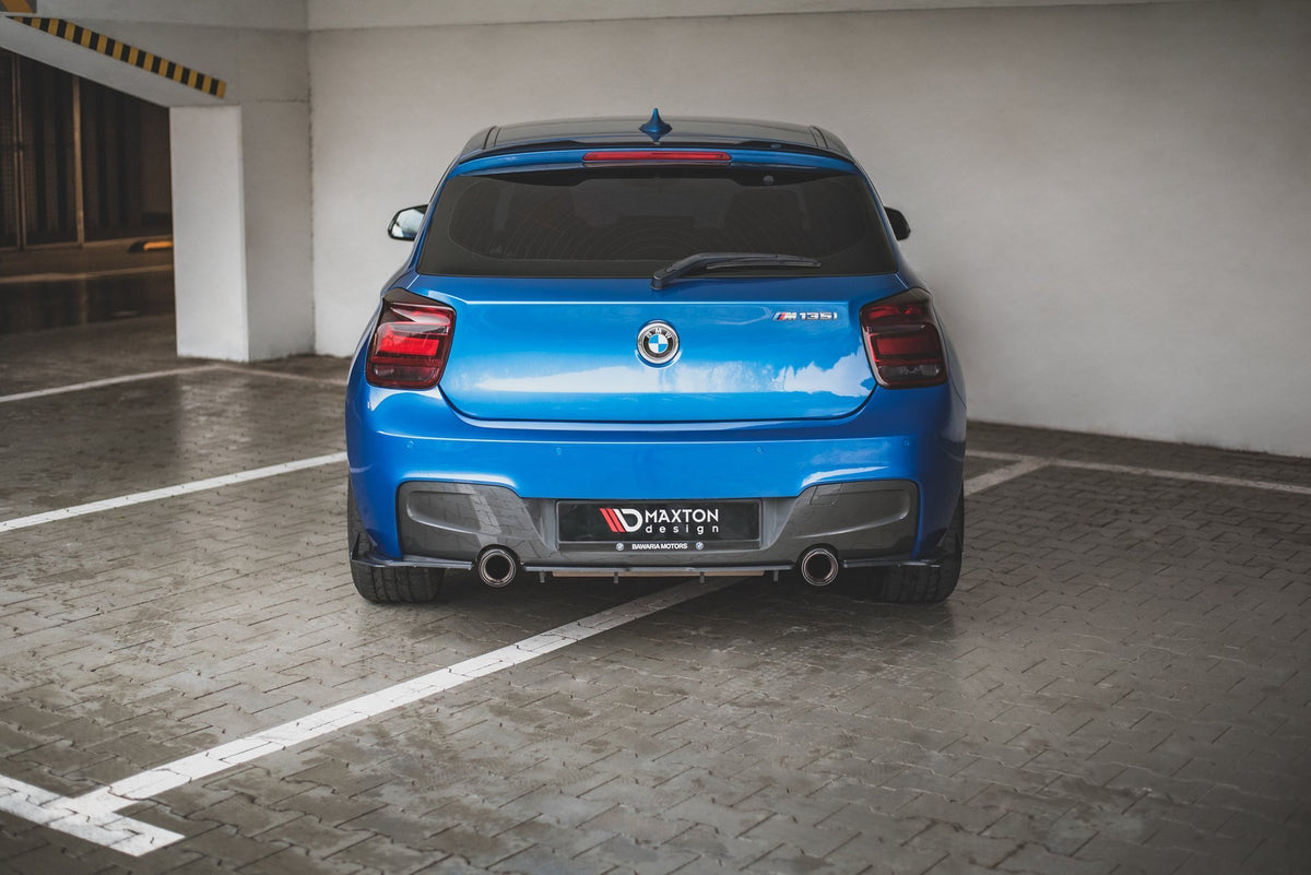 BMW M135i F20 diffuser sett bakfra med doble eksosutsparing og aggresivt design