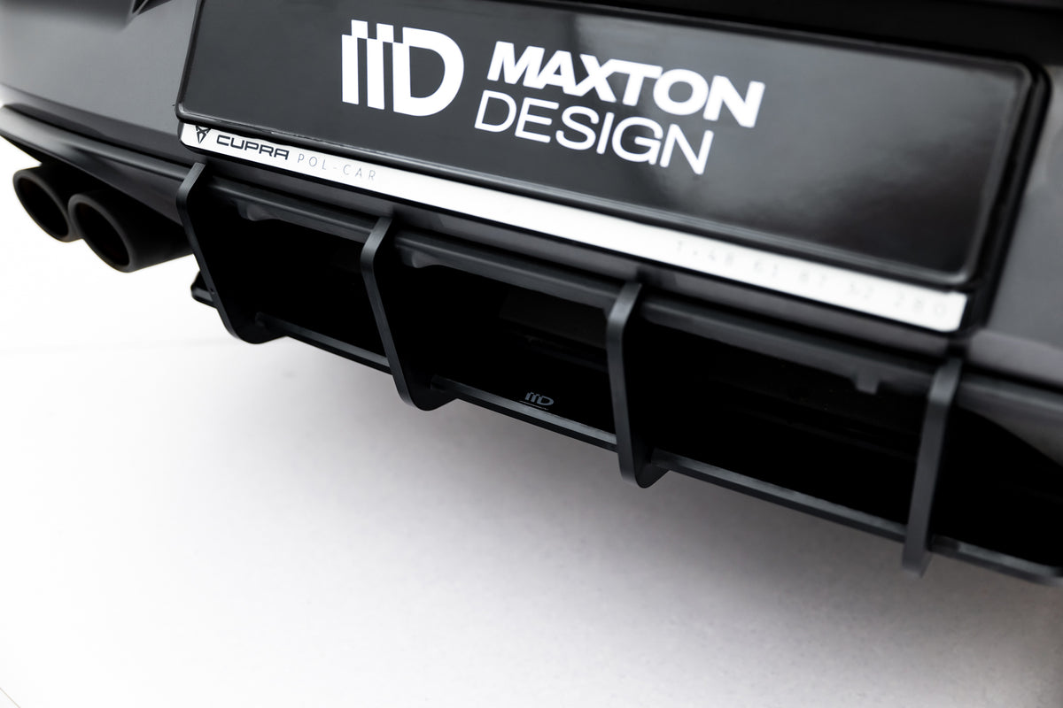 Matt sort Street Pro diffuser med skarpe kanter for Cupra Leon ST