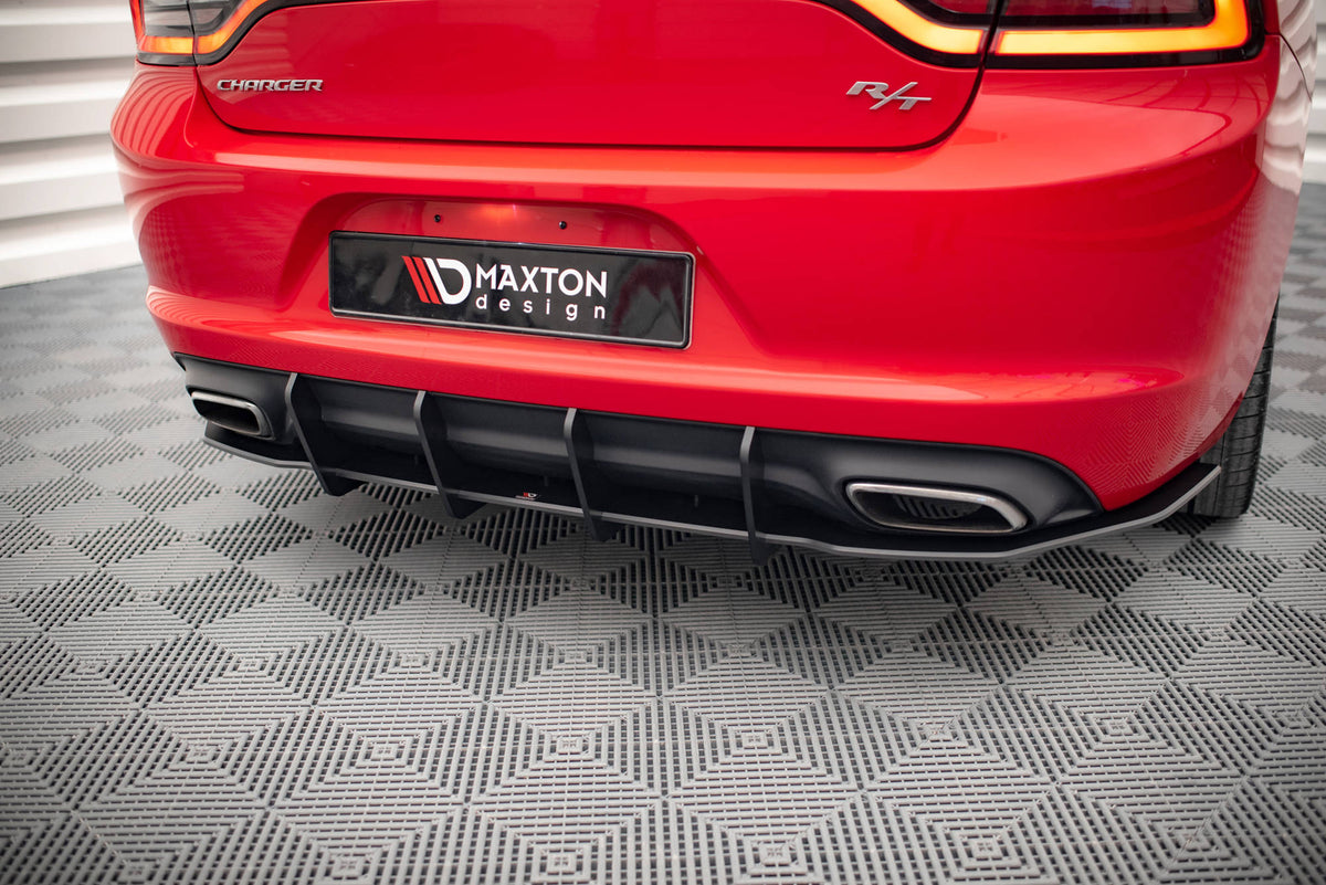 Street Pro bakdiffusor til Dodge Charger RT Mk7 Facelift sett bakfra
