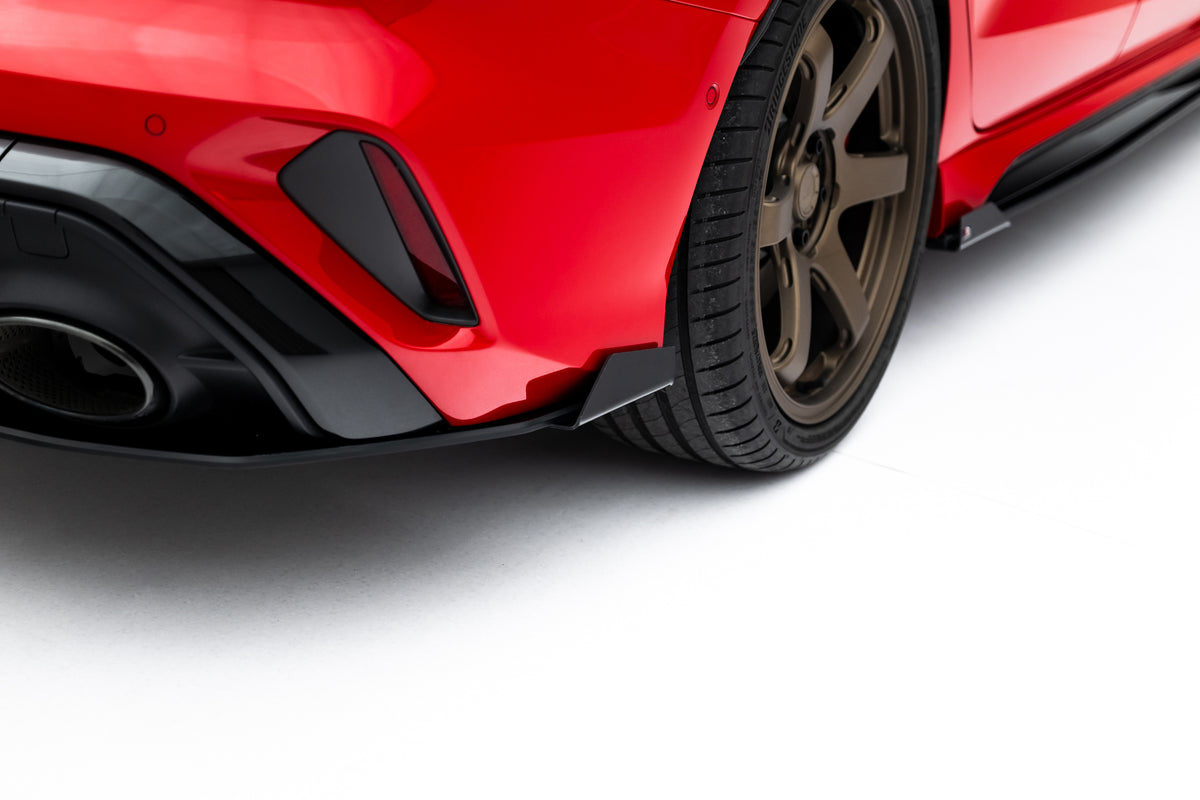 Nærbilde av diffuser V1 med aerodynamiske flaps tilpasset Audi RS3 Sedan 8Y Facelift