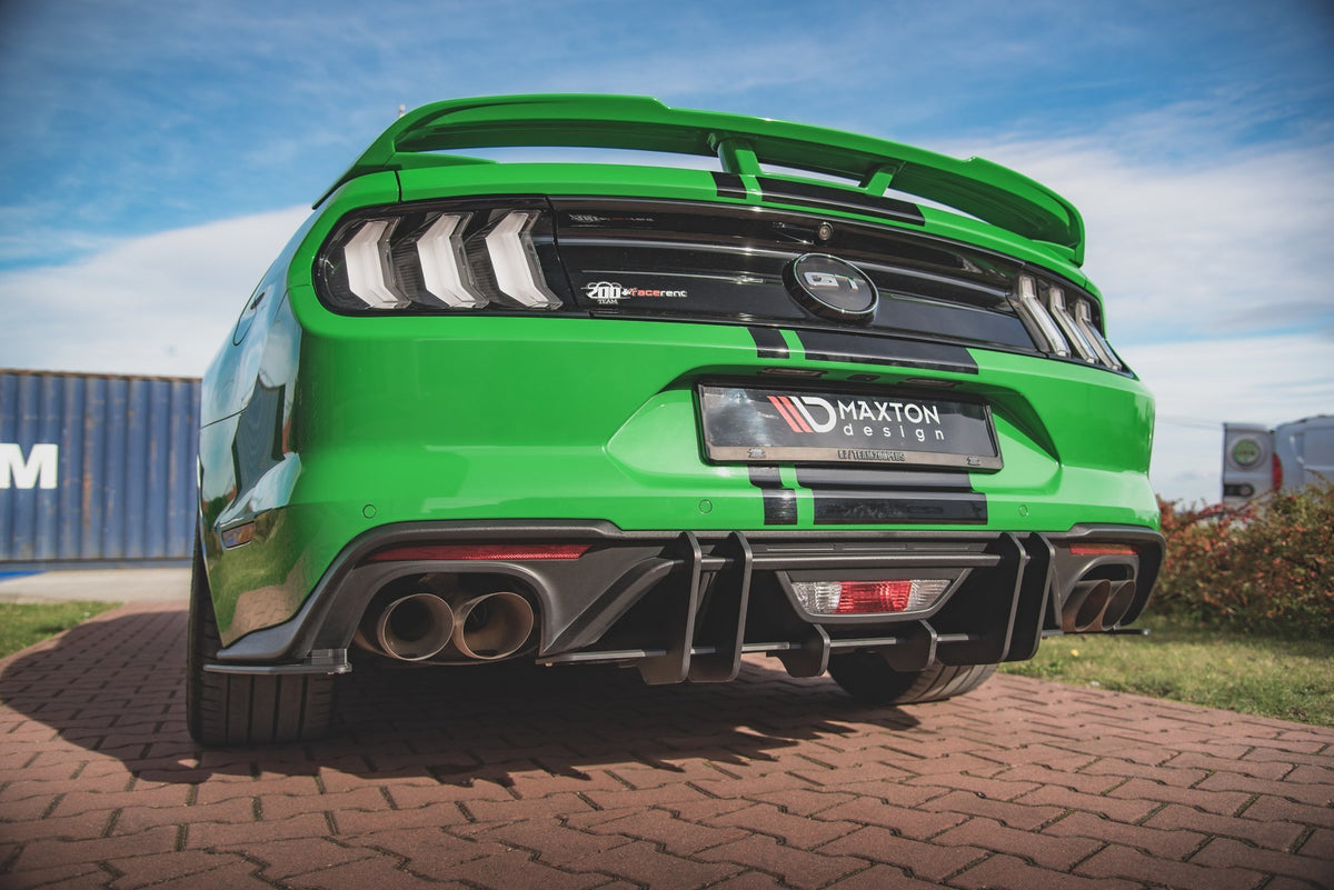 Maxton Design diffuser for Ford Mustang GT Facelift vist fra skrå vinkel
