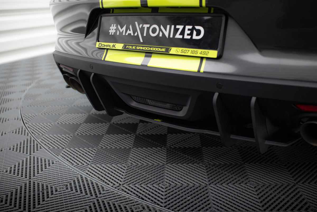 Nærbilde av Street Pro diffuser med strukturert sort overflate for Mustang GT