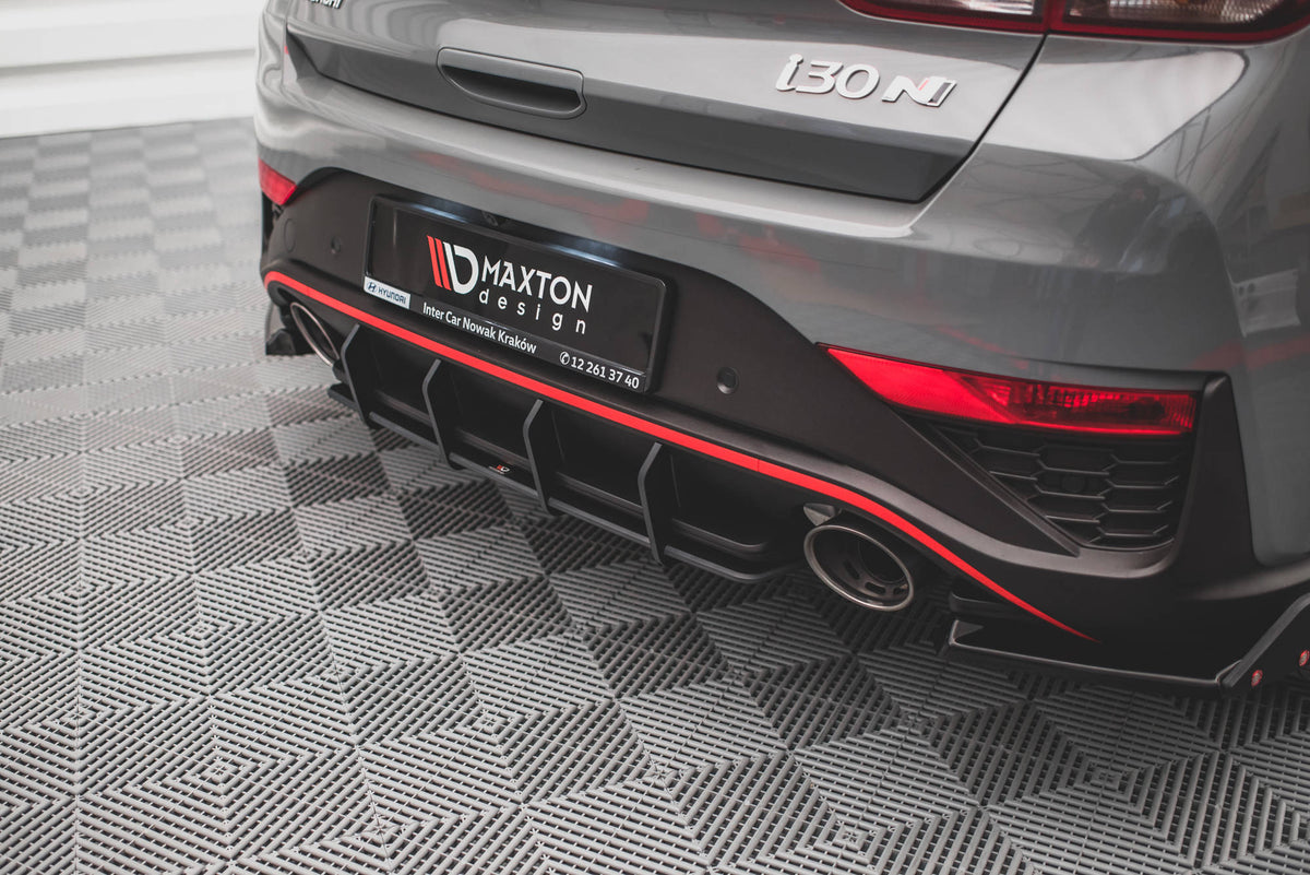 Street Pro diffuser til Hyundai i30 N Facelift montert på bil, sett bakfra