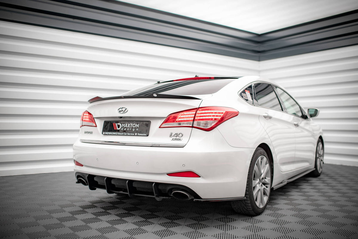 Nærbilde av sentral diffuser til Hyundai i40 Mk1 med blank svart overflate