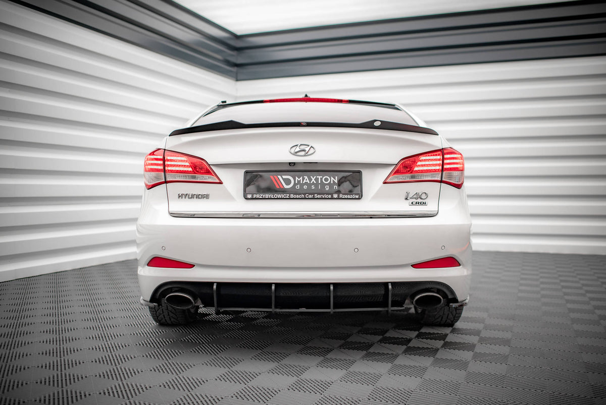 Maxton Design bakdiffusor for Hyundai i40 vist fra skrå vinkel