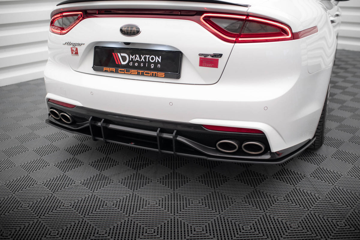 Maxton Design sentral diffuser montert på Kia Stinger, nærbilde av hekk