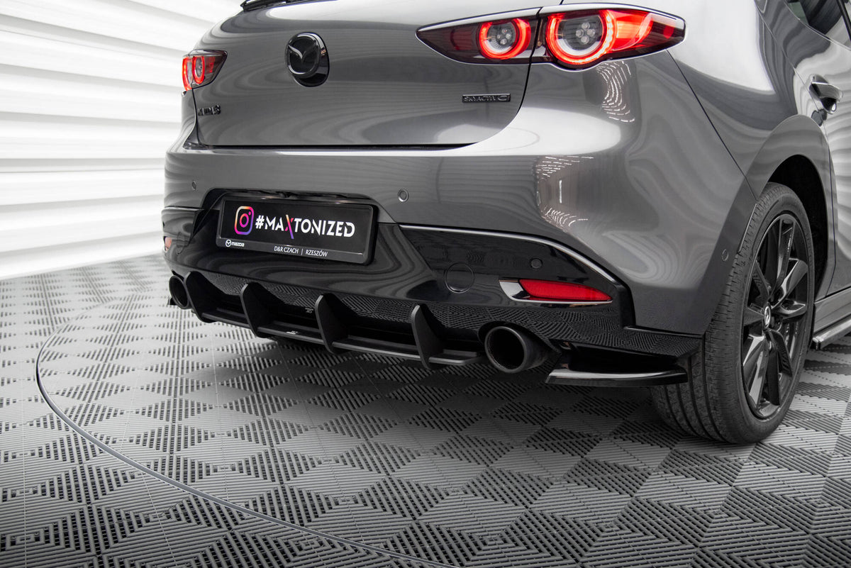 Street Pro diffuser for Mazda 3 Mk4 i strukturert sort finish sett ovenfra