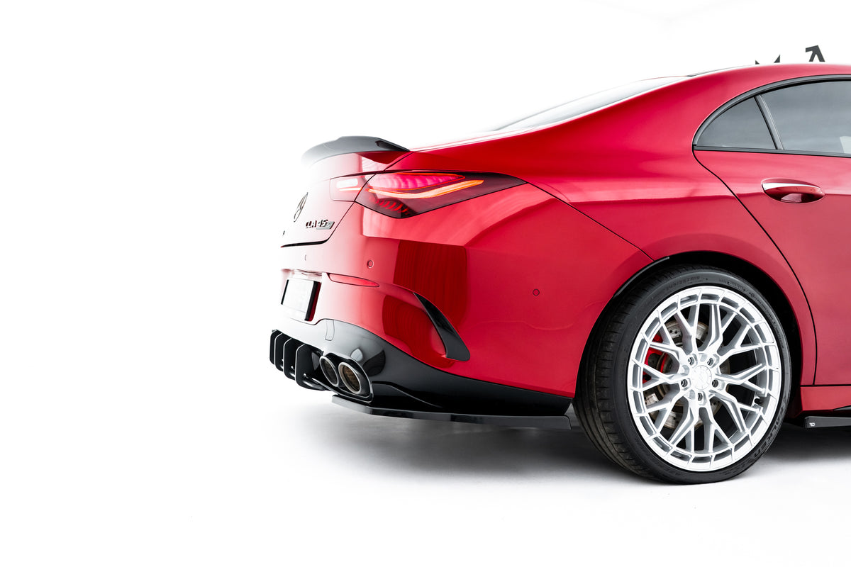 Nærbilde av CNC-frest diffuser i matt svart ABS-plast for Mercedes CLA C118