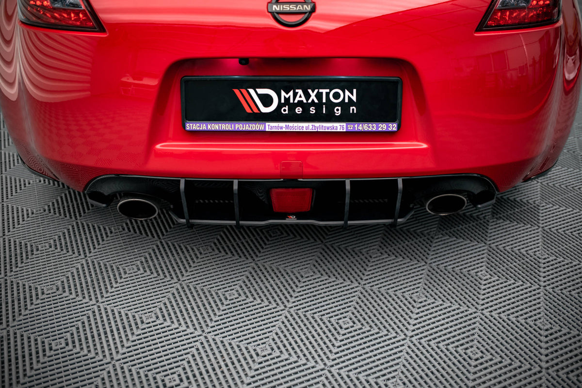 Street Pro bakdiffusor for Nissan 370Z montert på bil, sett bakfra