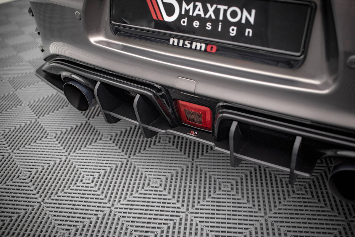 Nærbilde av Maxton Design Street Pro diffuser for Nissan 370Z Nismo Facelift
