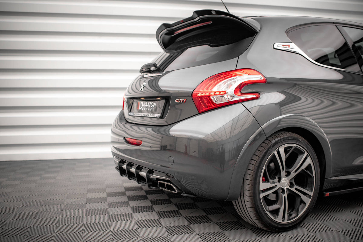 Nærbilde av Street Pro bakdiffusor i ABS-plast for Peugeot 208 GTi