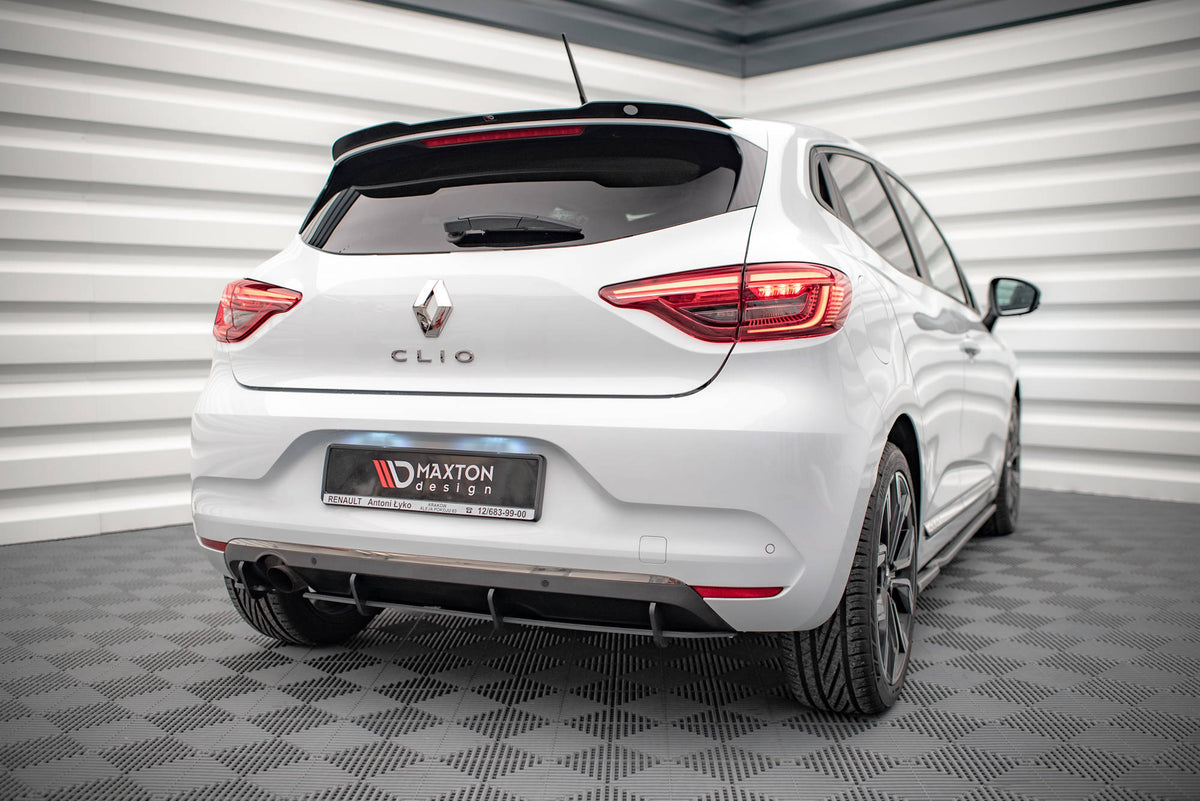 Sentral bakdiffuser montert på Renault Clio MK5 vist fra skrå vinkel