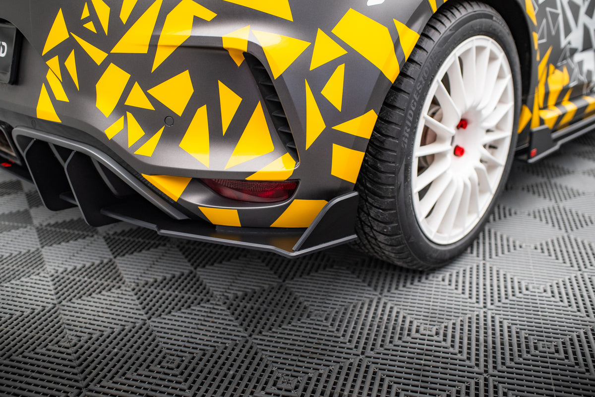 Diffuser i matt svart ABS-plast til Renault Megane RS MK4 i nærbilde