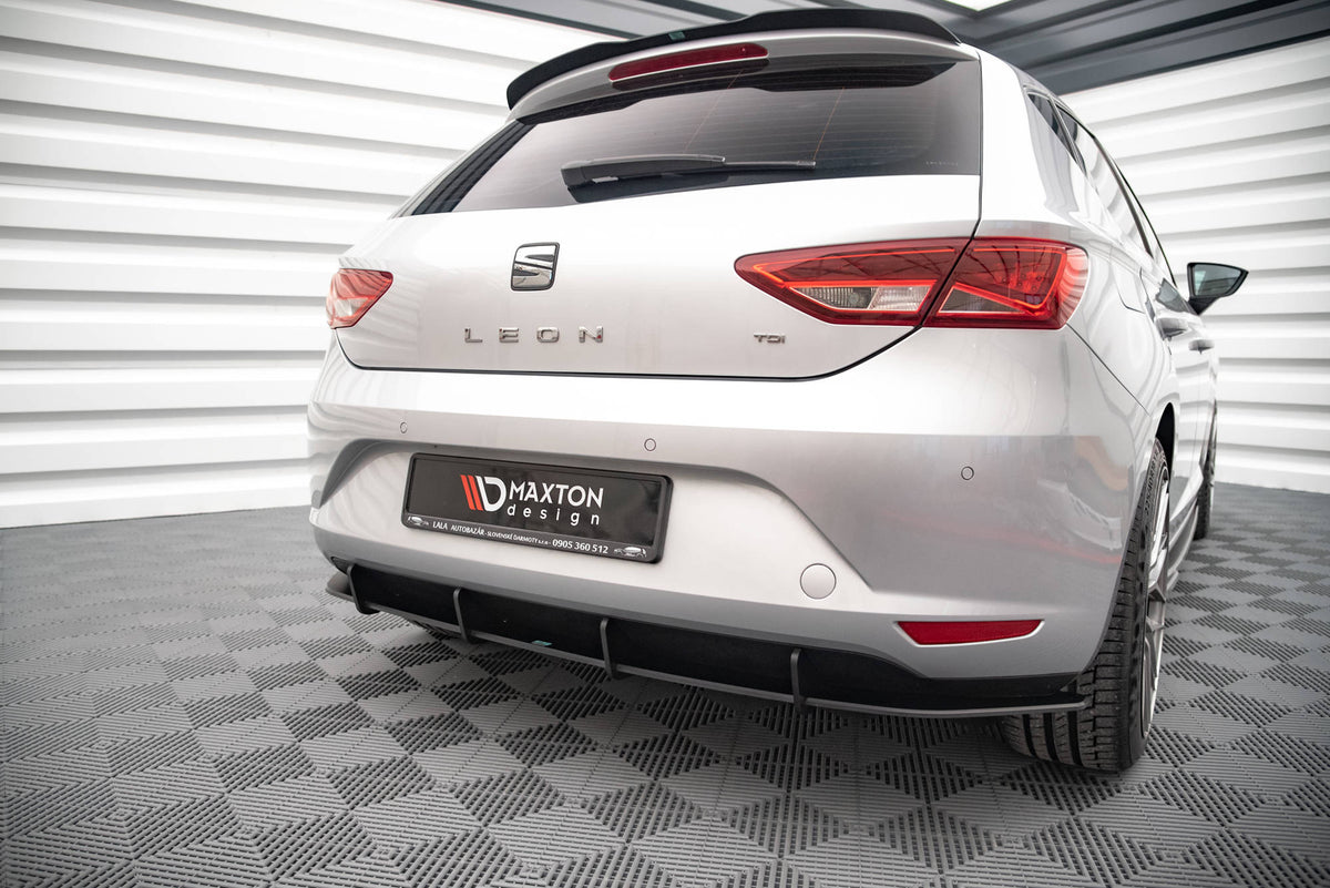 Maxton Design diffuser montert under bakre støtfanger på Seat Leon MK3