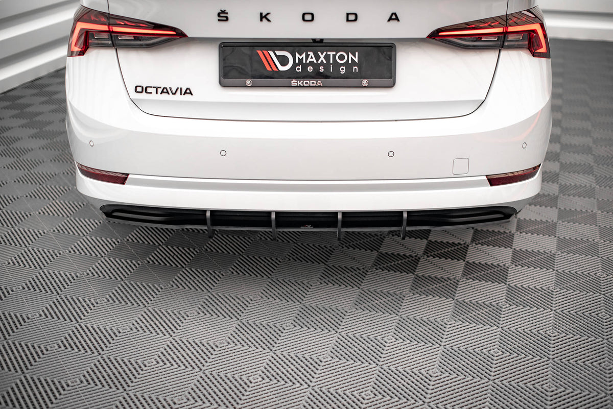Street Pro diffuser til Skoda Octavia MK4 sett ovenfra i matt svart finish