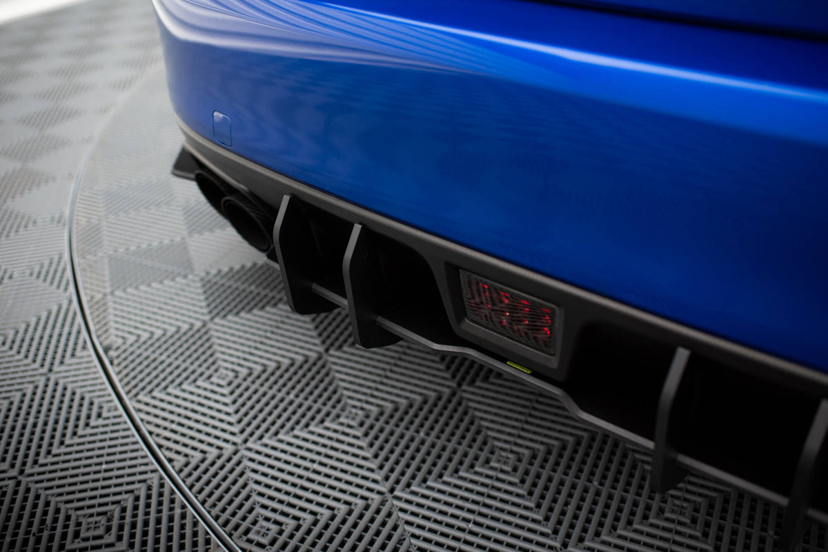 Sentral diffuser montert under bakre støtfanger på Subaru WRX STI Mk1