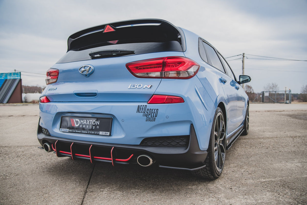 Nærbilde av Maxton Street Pro diffuser i 10 mm ABS-plast for i30 N