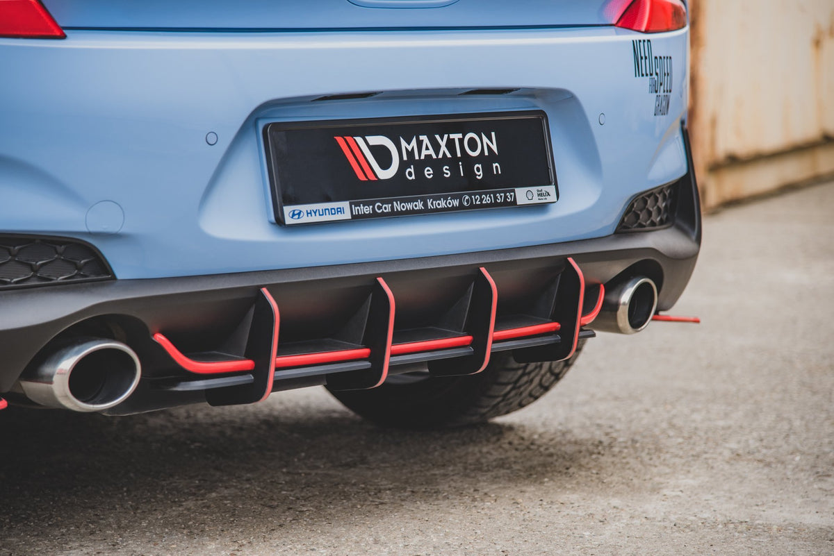 Diffuser montert under bakre støtfanger på Hyundai i30 N sett bakfra