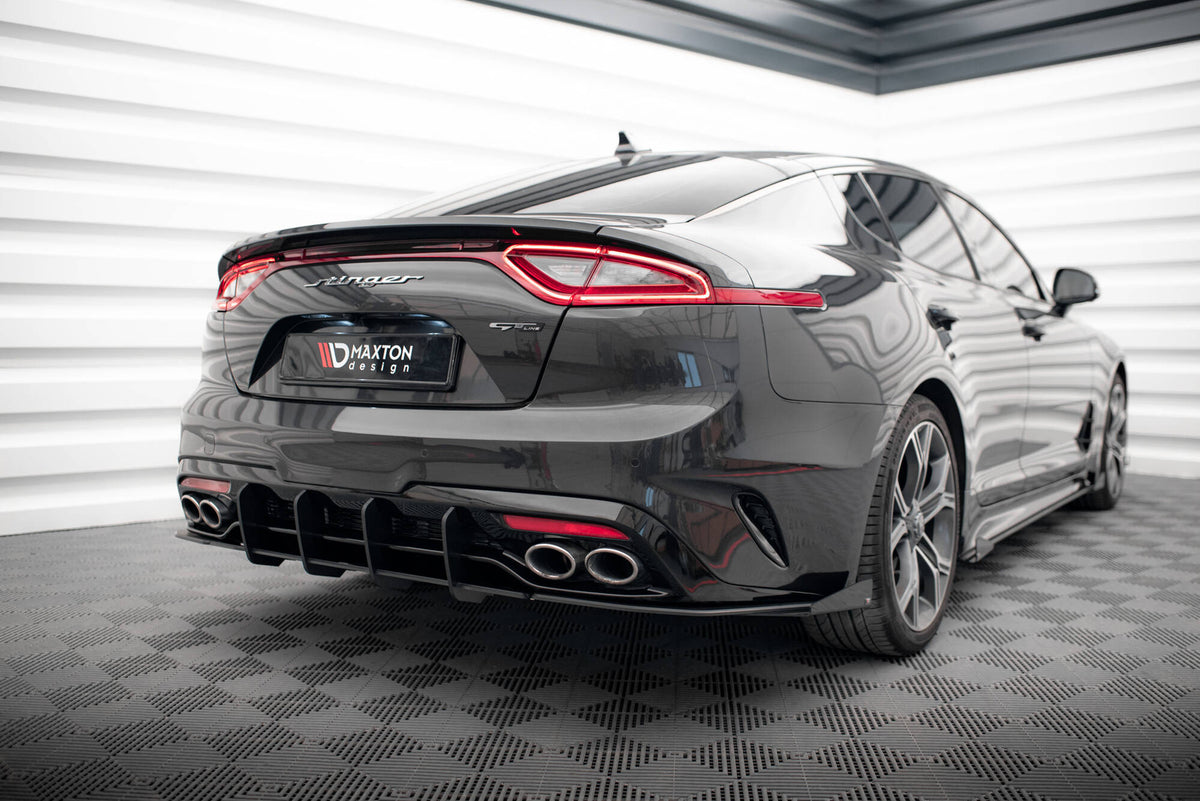 Street Pro diffuser montert på Kia Stinger GT MK1, skrå vinkel fra høyre side