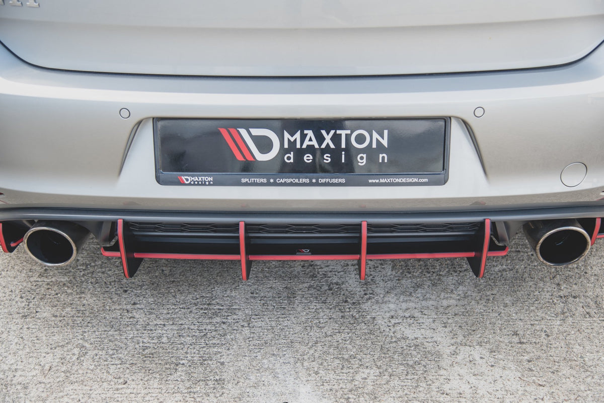 Maxton Design diffuser montert på VW Golf 7 GTI, vist bakfra