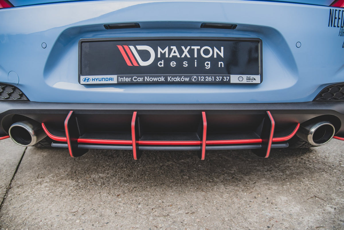 Maxton Design bakdiffuser i30 N MK3 i nærbilde med kantfinish