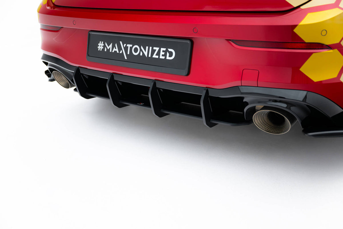 Bakre diffuser V.2 for VW Golf 8 GTI Clubsport / GTI Facelift sett skrått bakfra