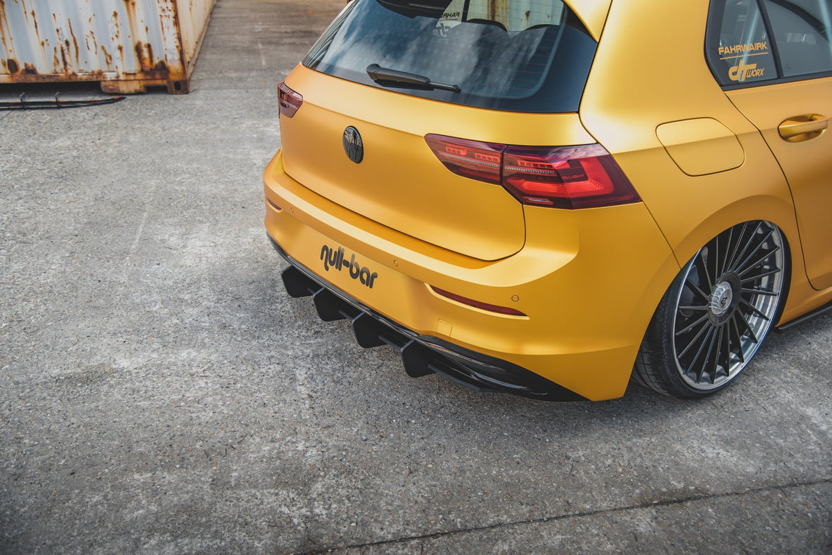Diffuserplate V.2 til VW Golf 8 – nærbilde av overflatestruktur i sort ABS-plast