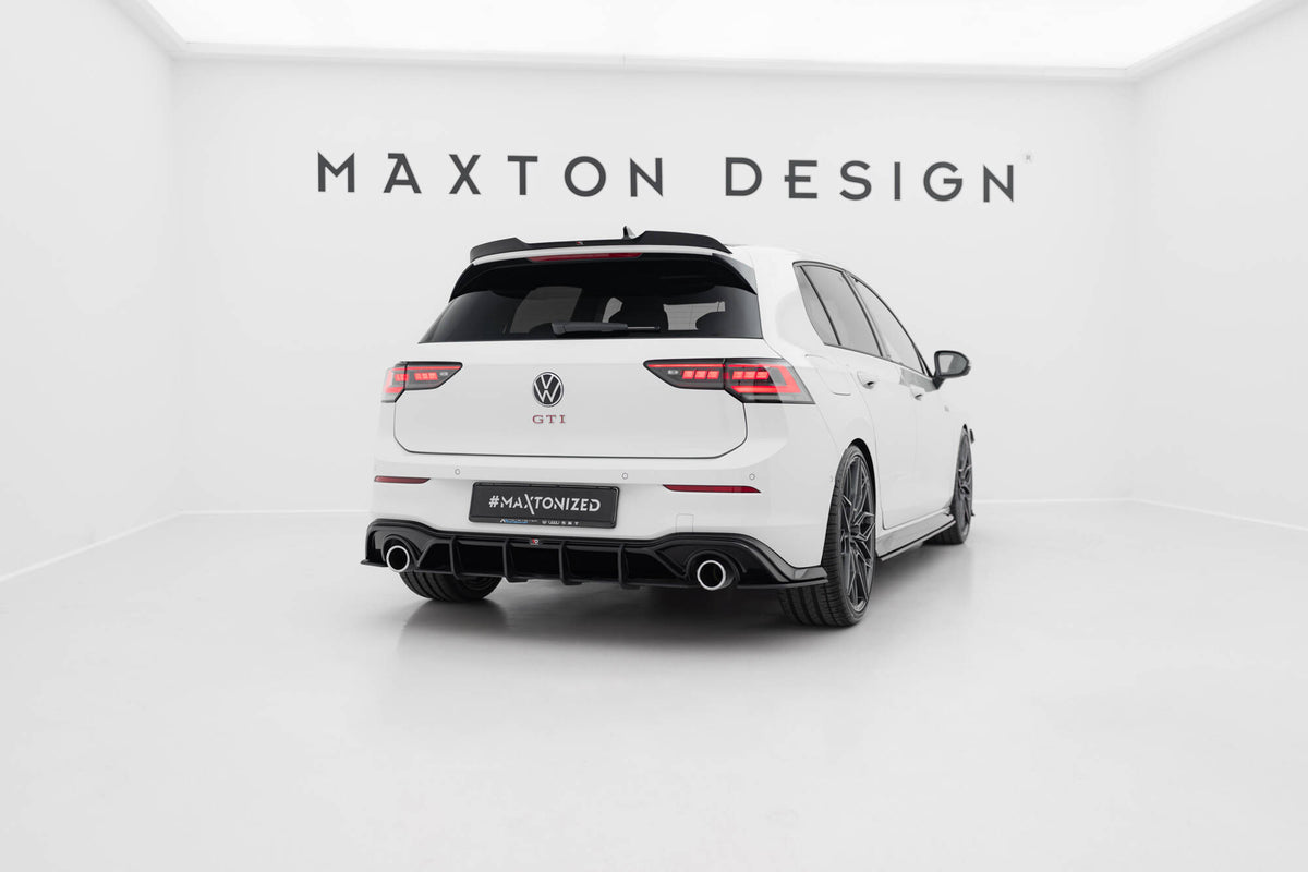 Bakre diffuser V.3 for VW Golf 8 GTI sett skrått bakfra