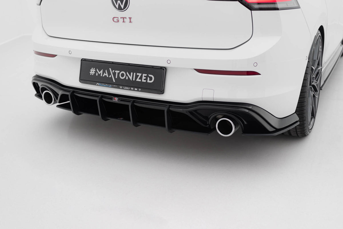 Diffuser V.3 til VW Golf 8 GTI montert på sort VW Golf 8